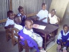 Schulmaterialien und Ernährungssicherung für die Waisenkinder von Kanyala Little Stars